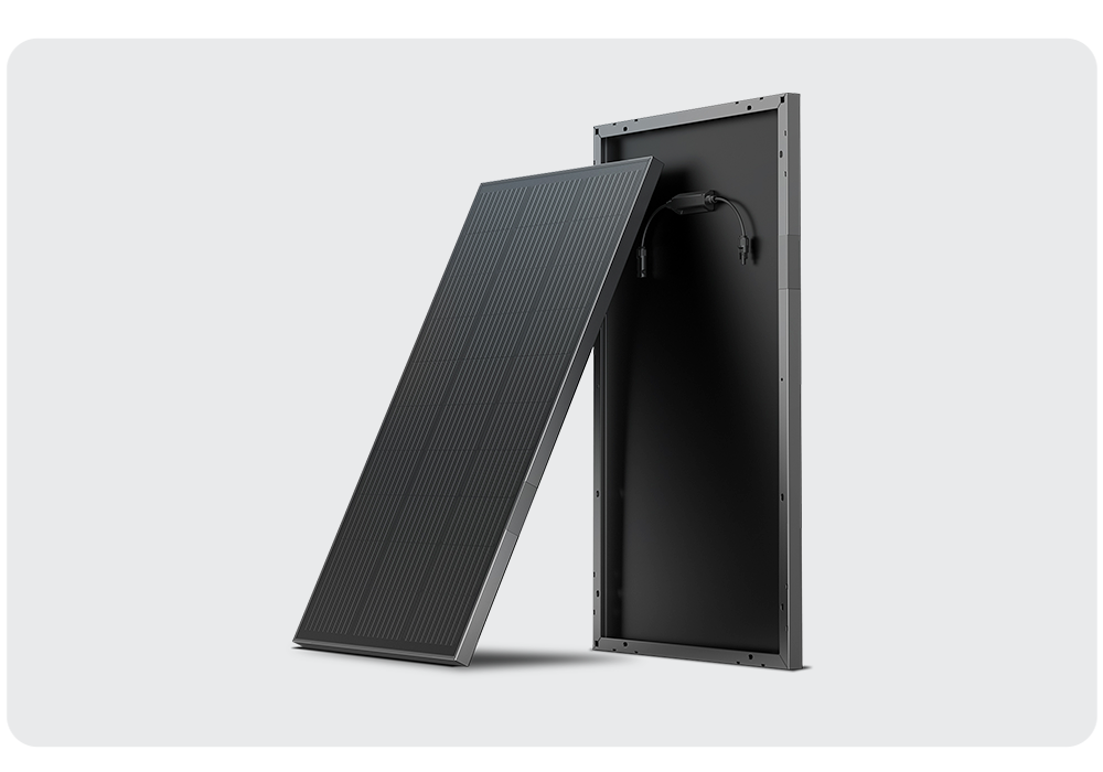 Varios paneles solares FlexSolar desplegados en exteriores